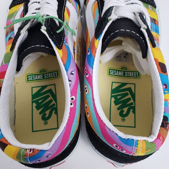 Vans x Sesame Street Old Skool Sneakers LE Rainbow Stripes 6.5 Women (5 Men) - Picture 10 of 13